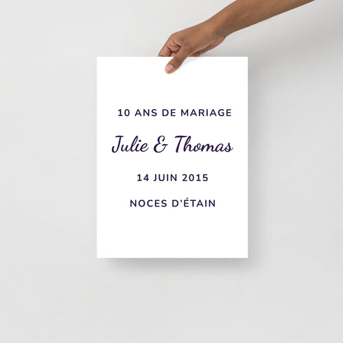Affiche personnalisée anniversaire de mariage « 10 ans de mariage » tenue en main, format 30 × 40 cm