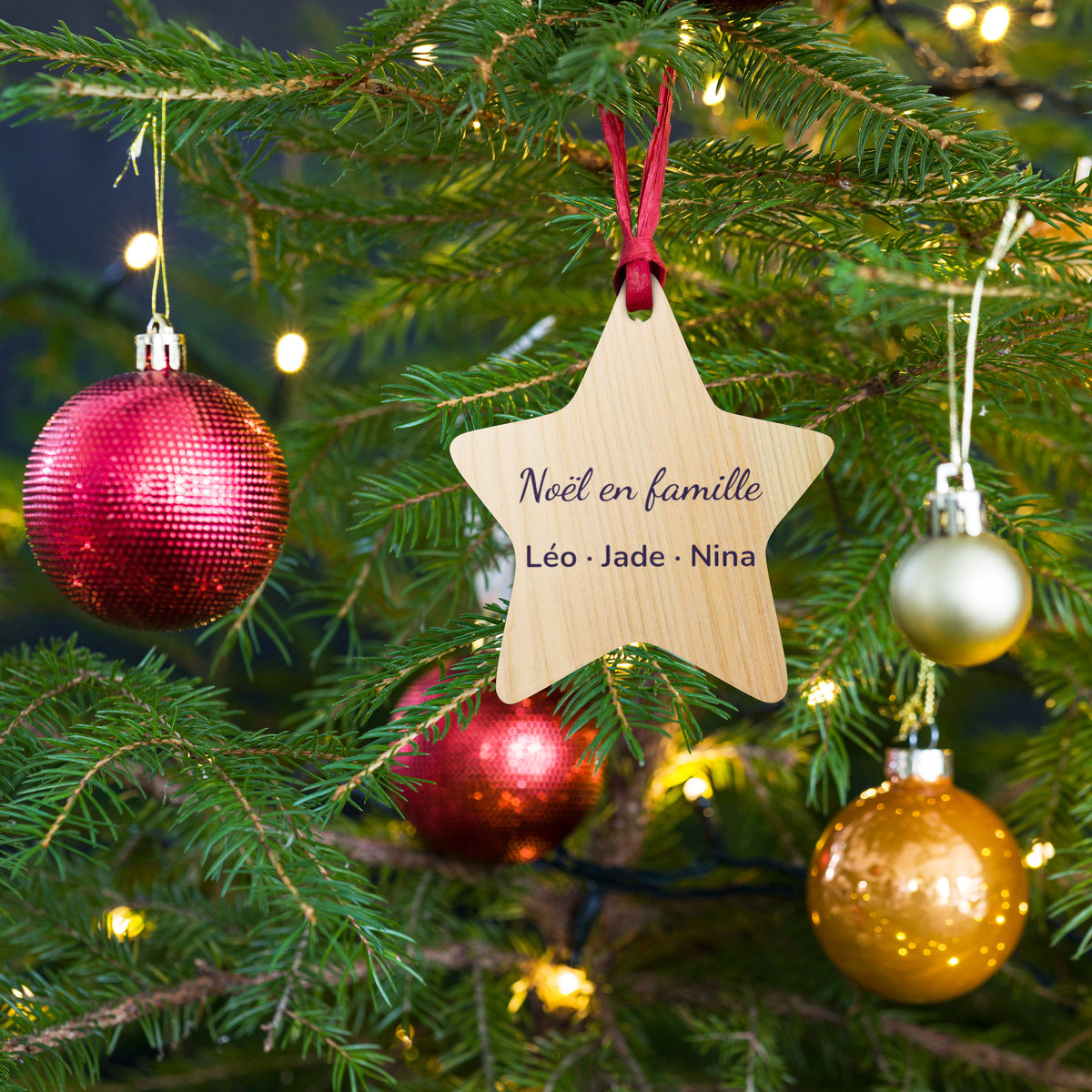 Étoile en bois « Noël en famille » personnalisée avec vos prénoms